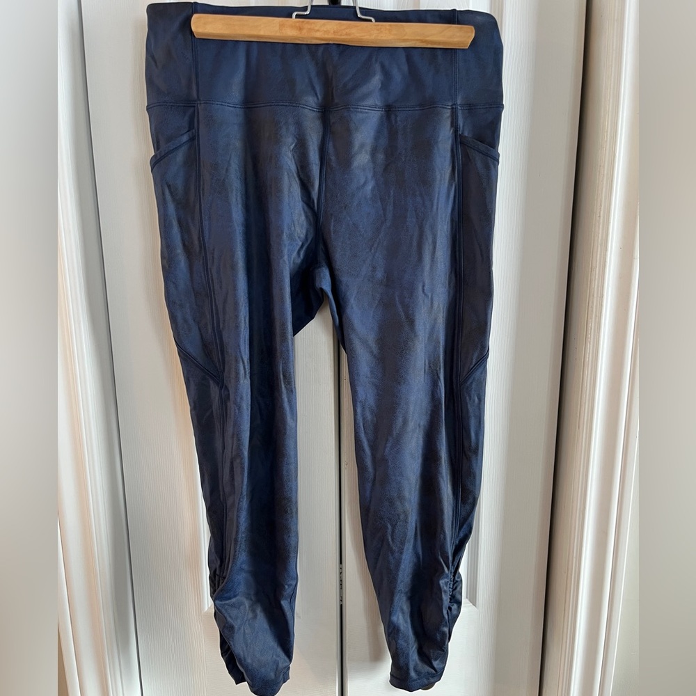 NWOT Zyia Capris Navy Blue Athletic Leggings